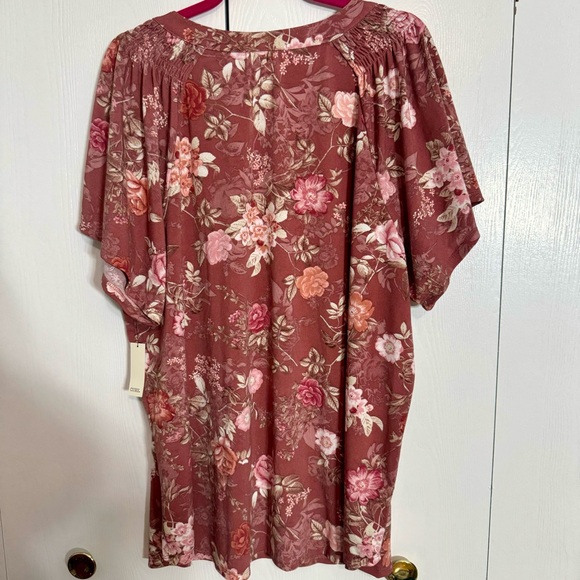 NWT. Cure 3X floral blouse top. Approx. 27” armpit to armpit and 31” long. - Picture 9 of 15